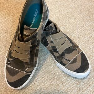 Jenn Ardor Tan Brown Sneakers with Velcro Straps